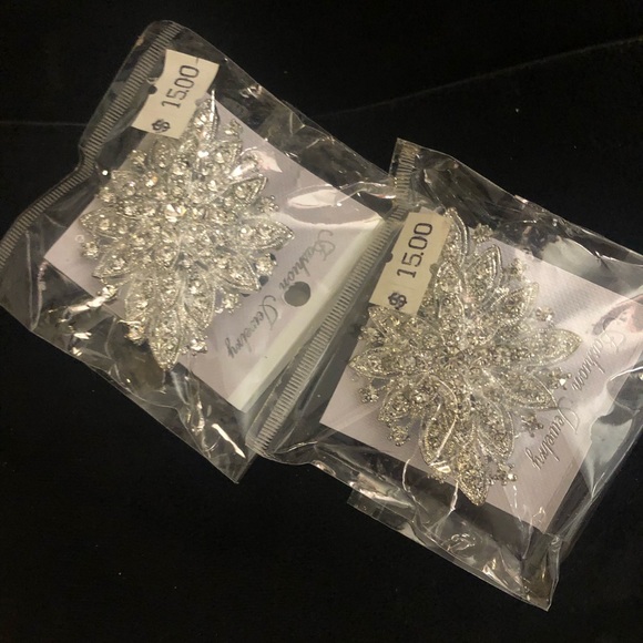 Rhinestone Pin Broach - Picture 5 of 5